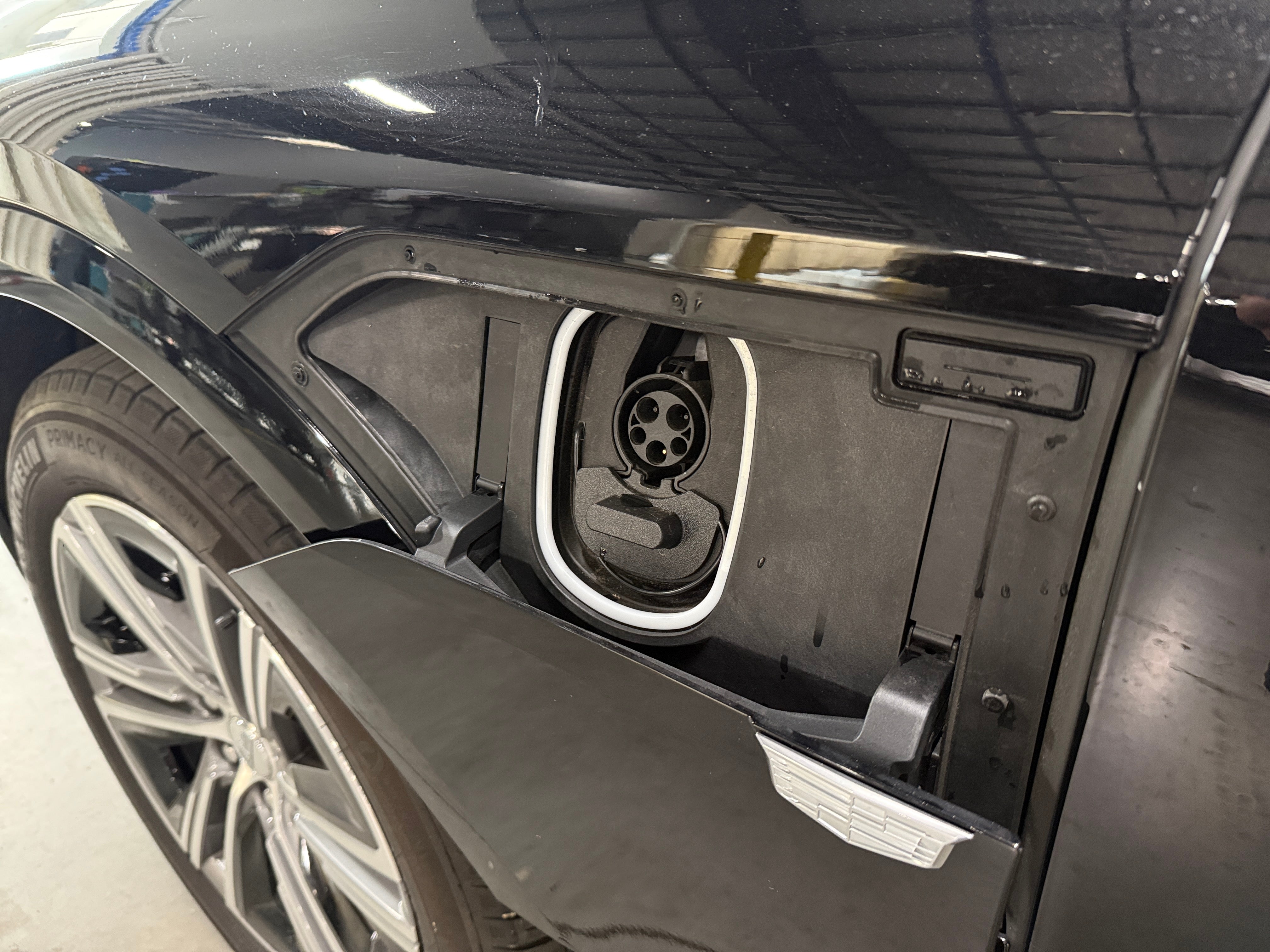 Used 2024 Cadillac LYRIQ Luxury 1 with VIN 1GYKPPRL6RZ119023 for sale in Oak Creek, WI