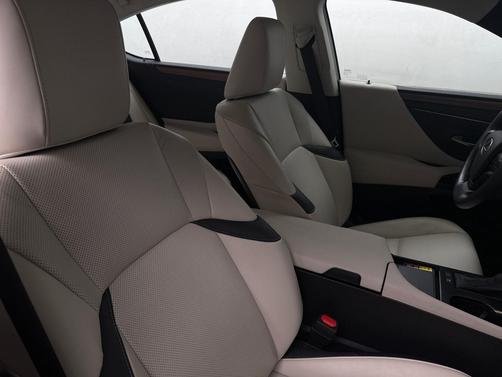 Thumbnail: 2025 Lexus ES - 2