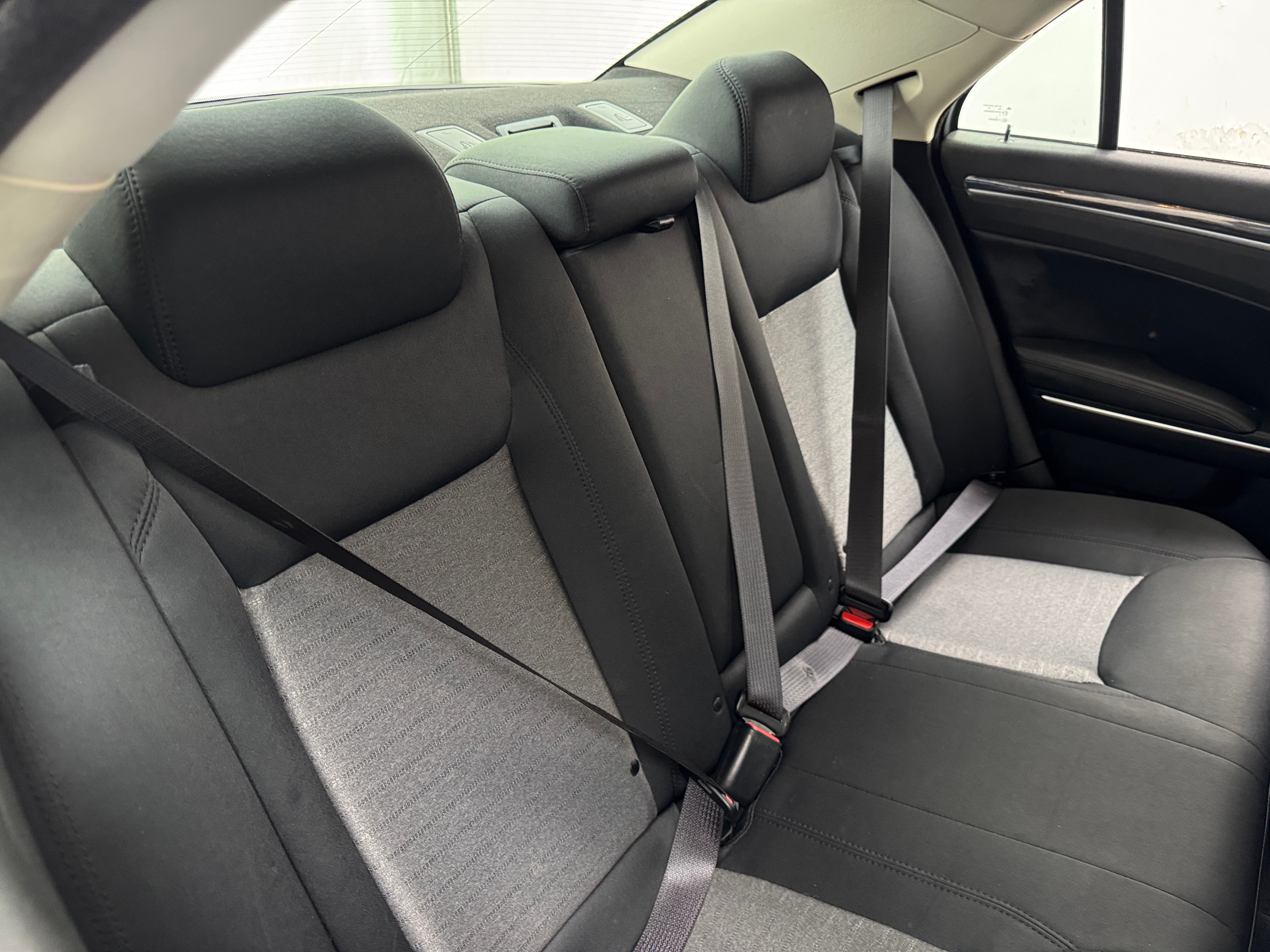 2021 Chrysler 300 Touring - Photo 5
