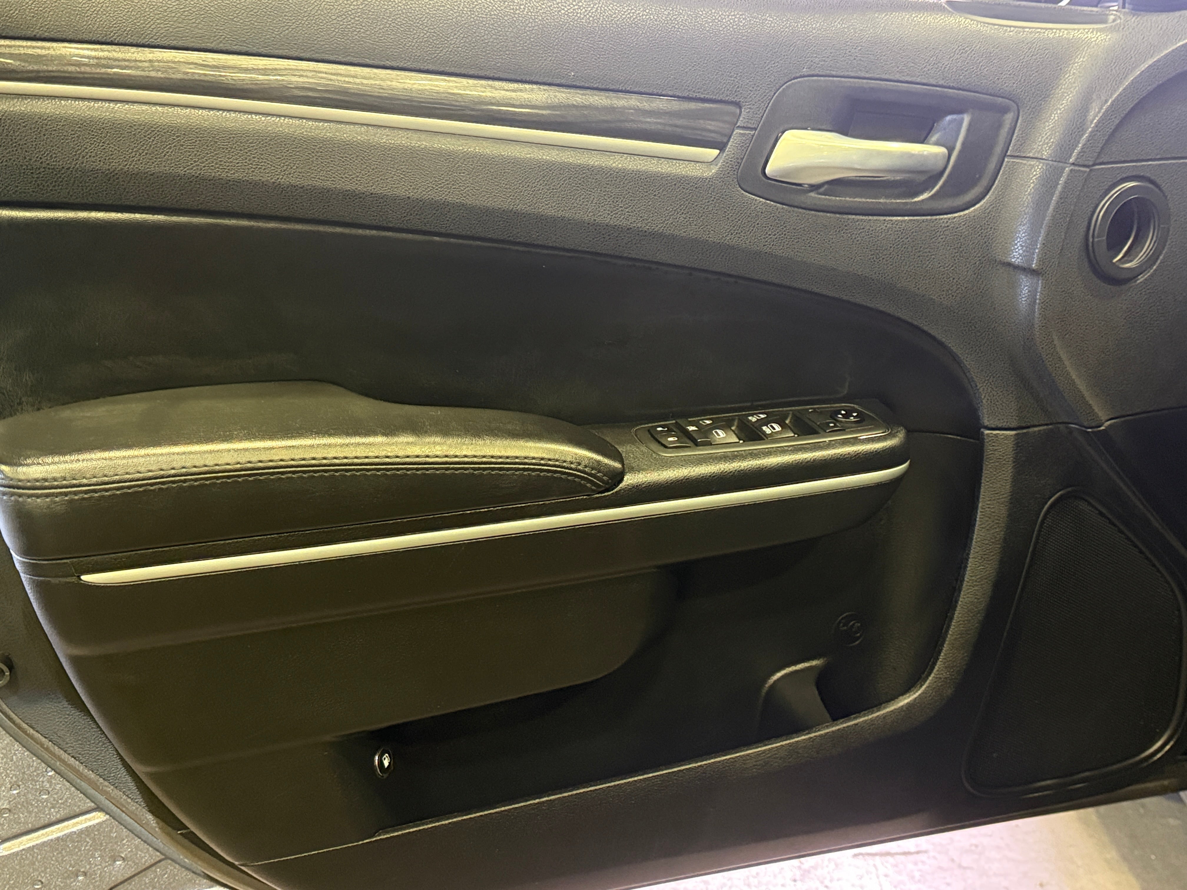 2021 Chrysler 300 Touring - Photo 3