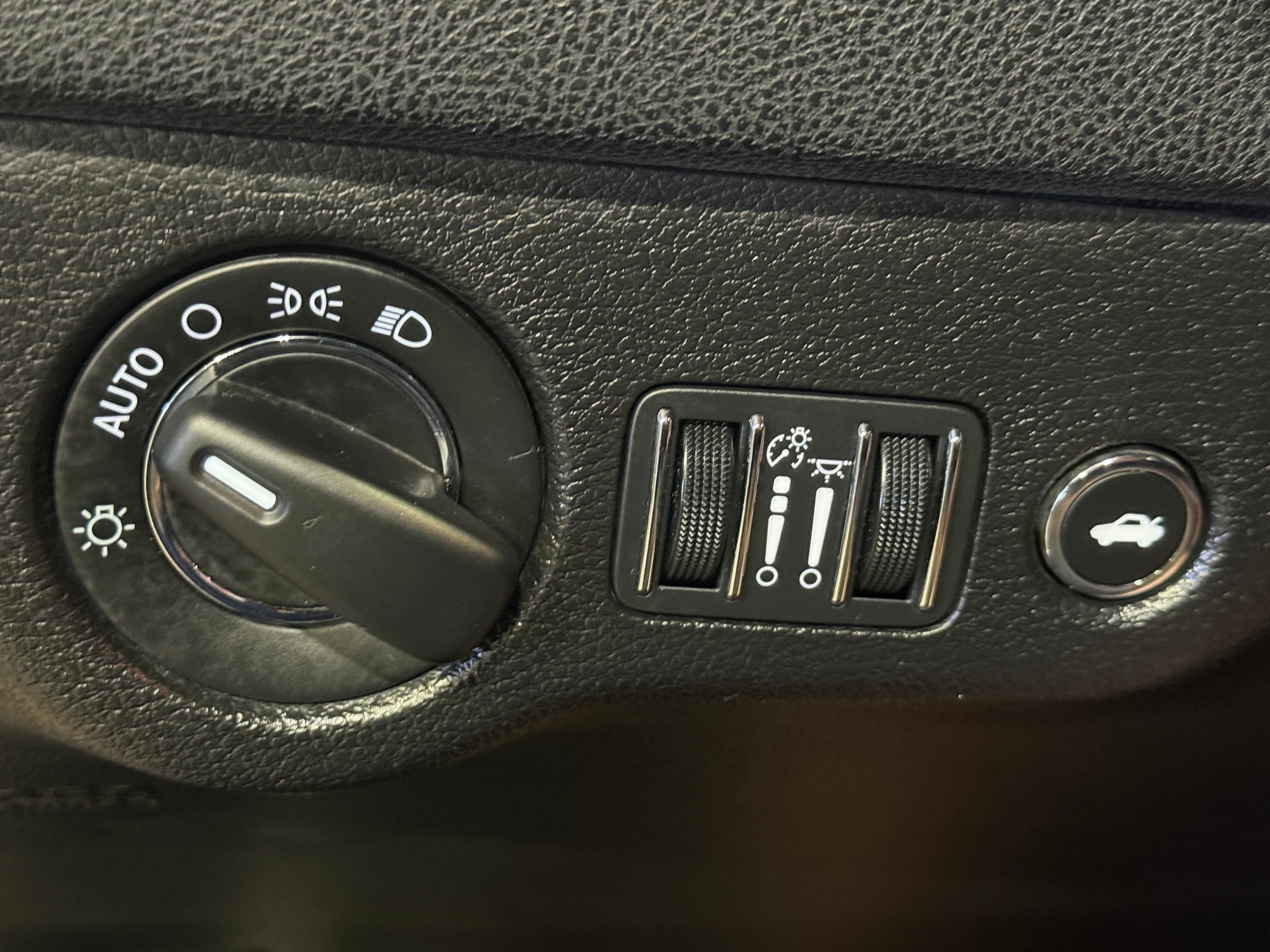 2021 Chrysler 300 Touring - Photo 9