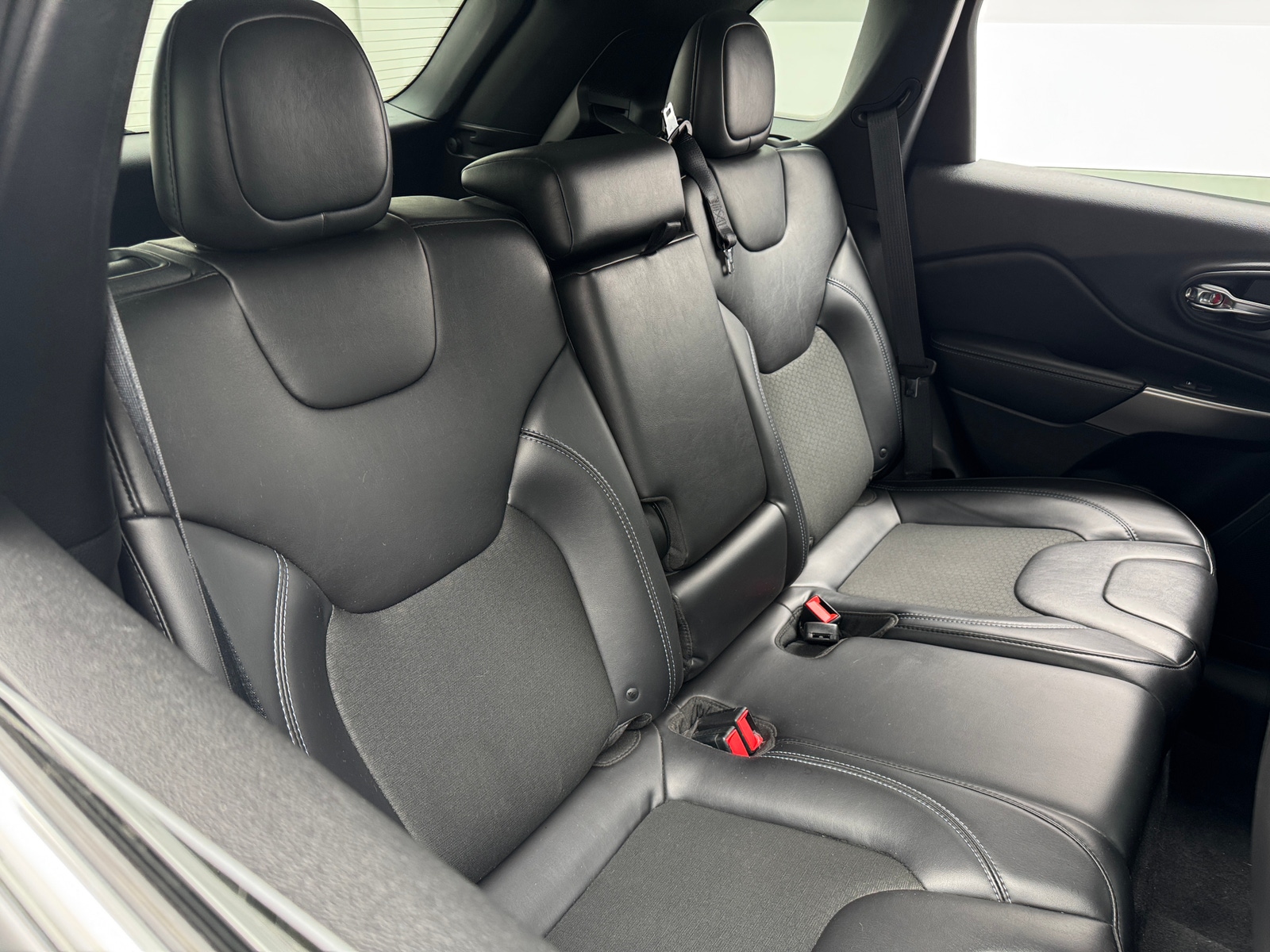 Thumbnail: 2019 Jeep Cherokee - 6