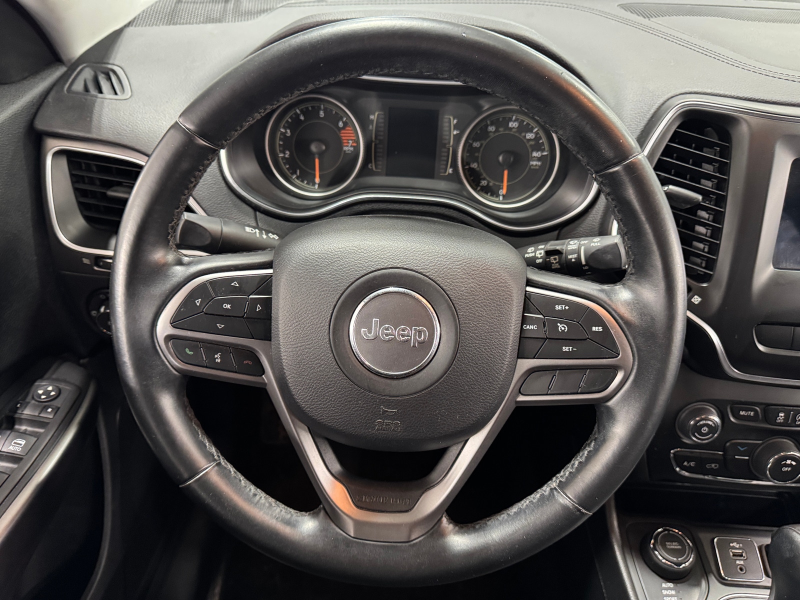 Thumbnail: 2019 Jeep Cherokee - 5