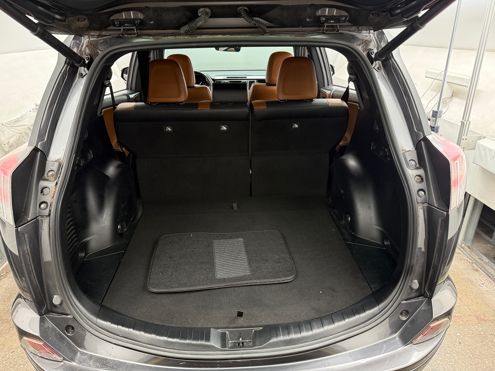 Thumbnail: 2018 Toyota RAV4 - 6