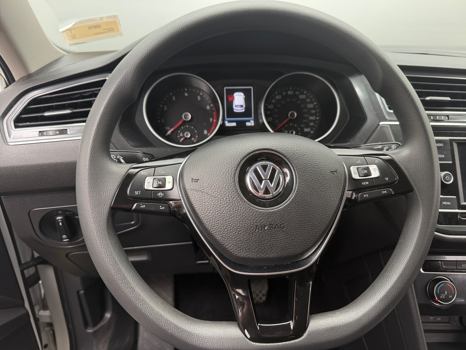 Thumbnail: 2020 Volkswagen Tiguan - 5