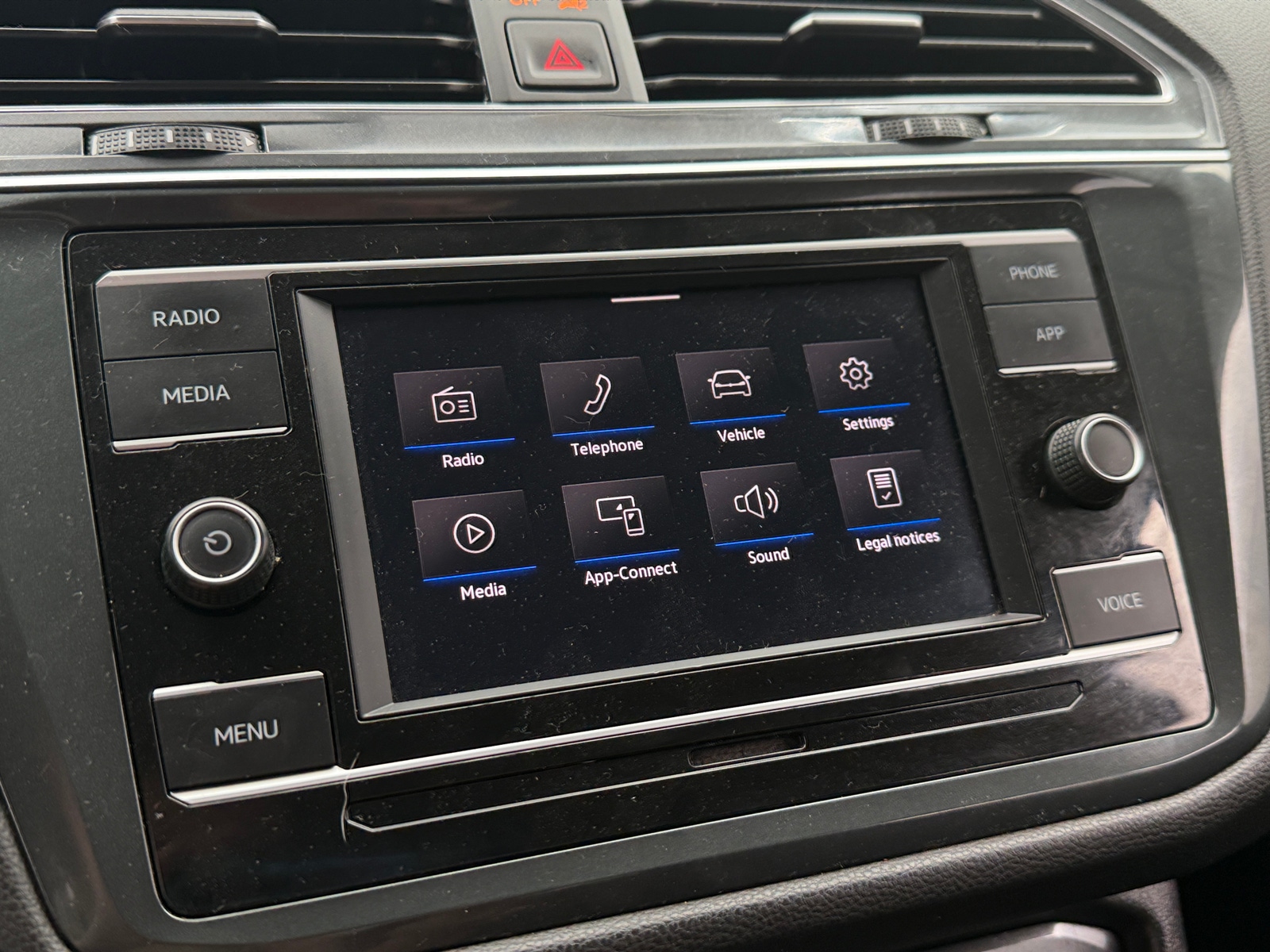 Thumbnail: 2020 Volkswagen Tiguan - 4