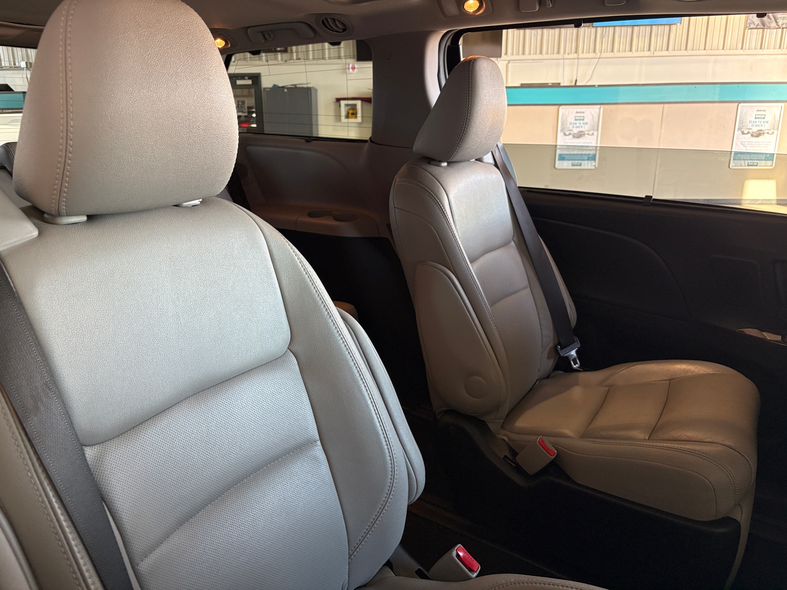 Thumbnail: 2017 Toyota Sienna - 5