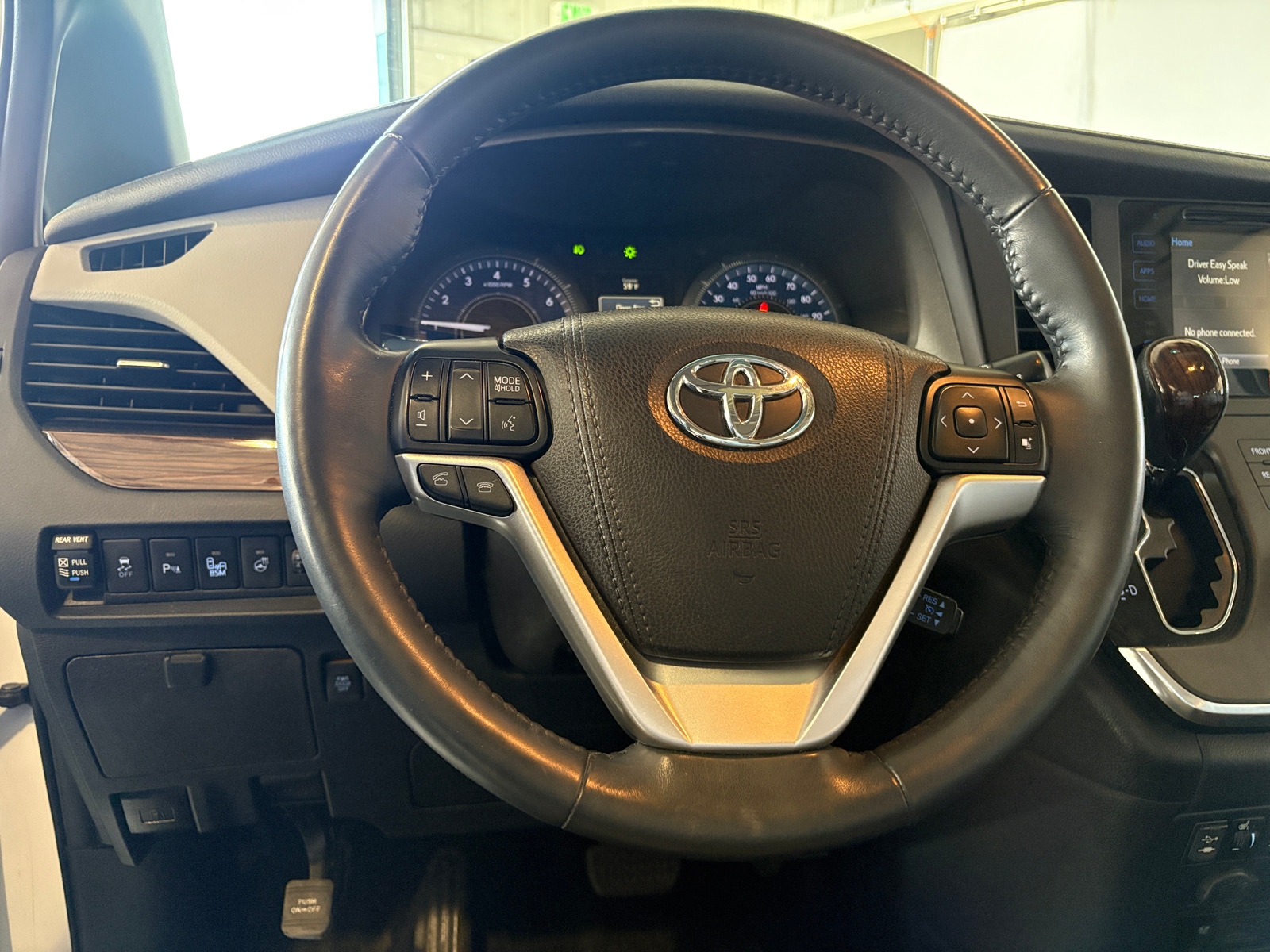 Thumbnail: 2017 Toyota Sienna - 4