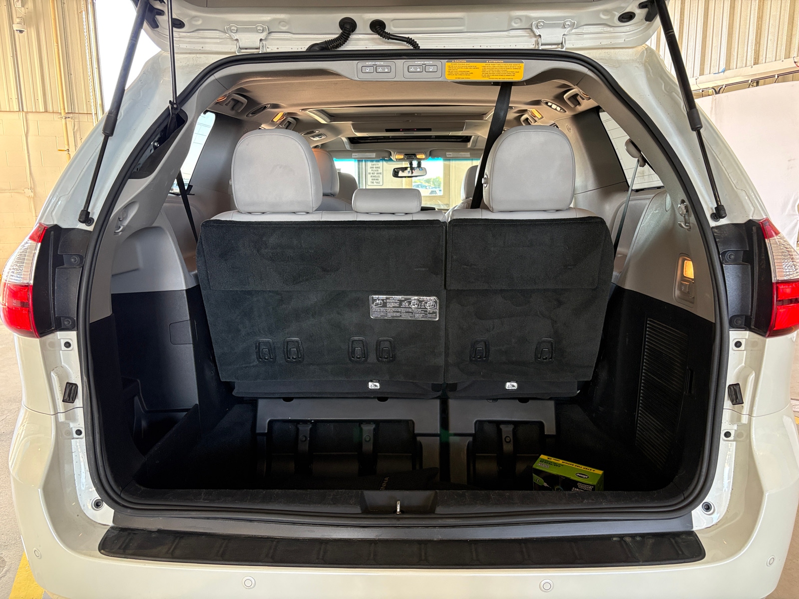 Thumbnail: 2017 Toyota Sienna - 6