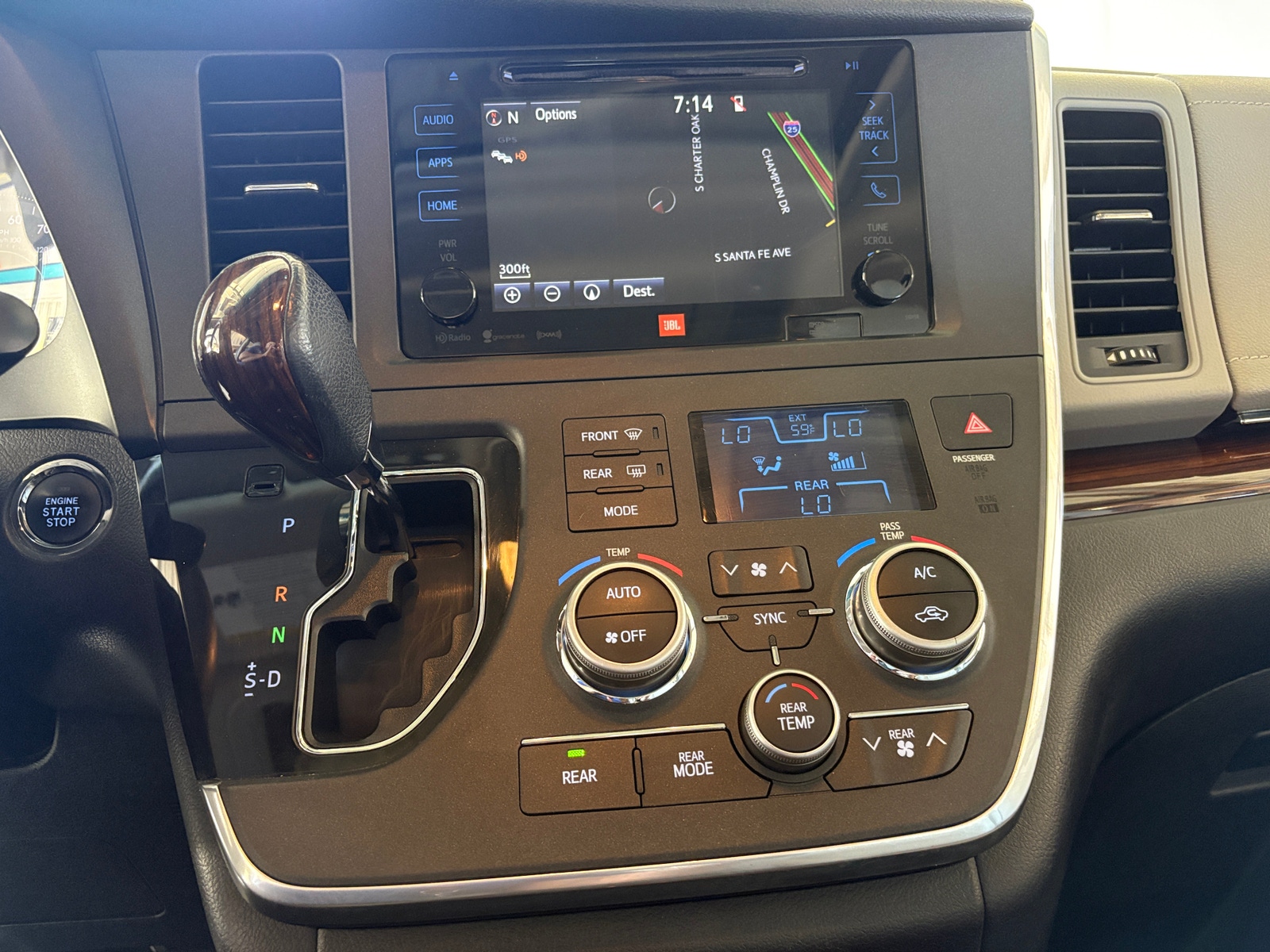 Thumbnail: 2017 Toyota Sienna - 3