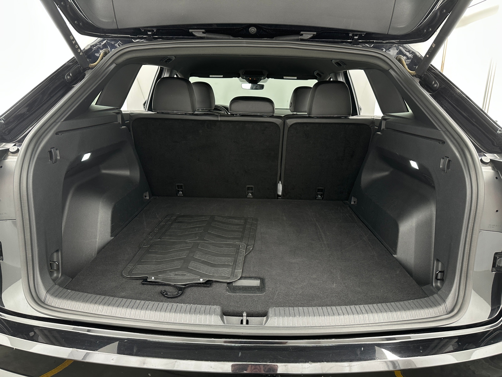 Thumbnail: 2025 Volkswagen Atlas - 6