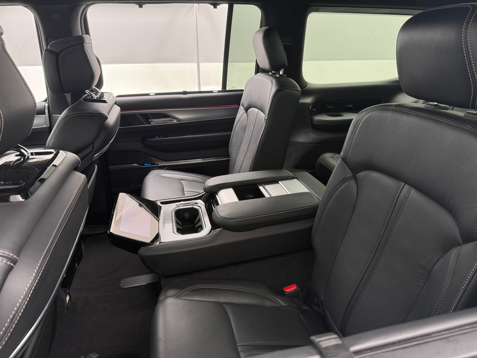 Thumbnail: 2022 Jeep Grand Wagoneer - 5