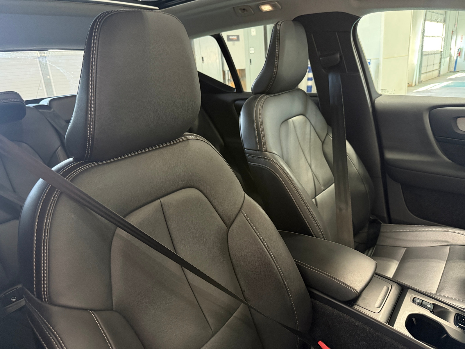 Thumbnail: 2025 Volvo XC40 - 2