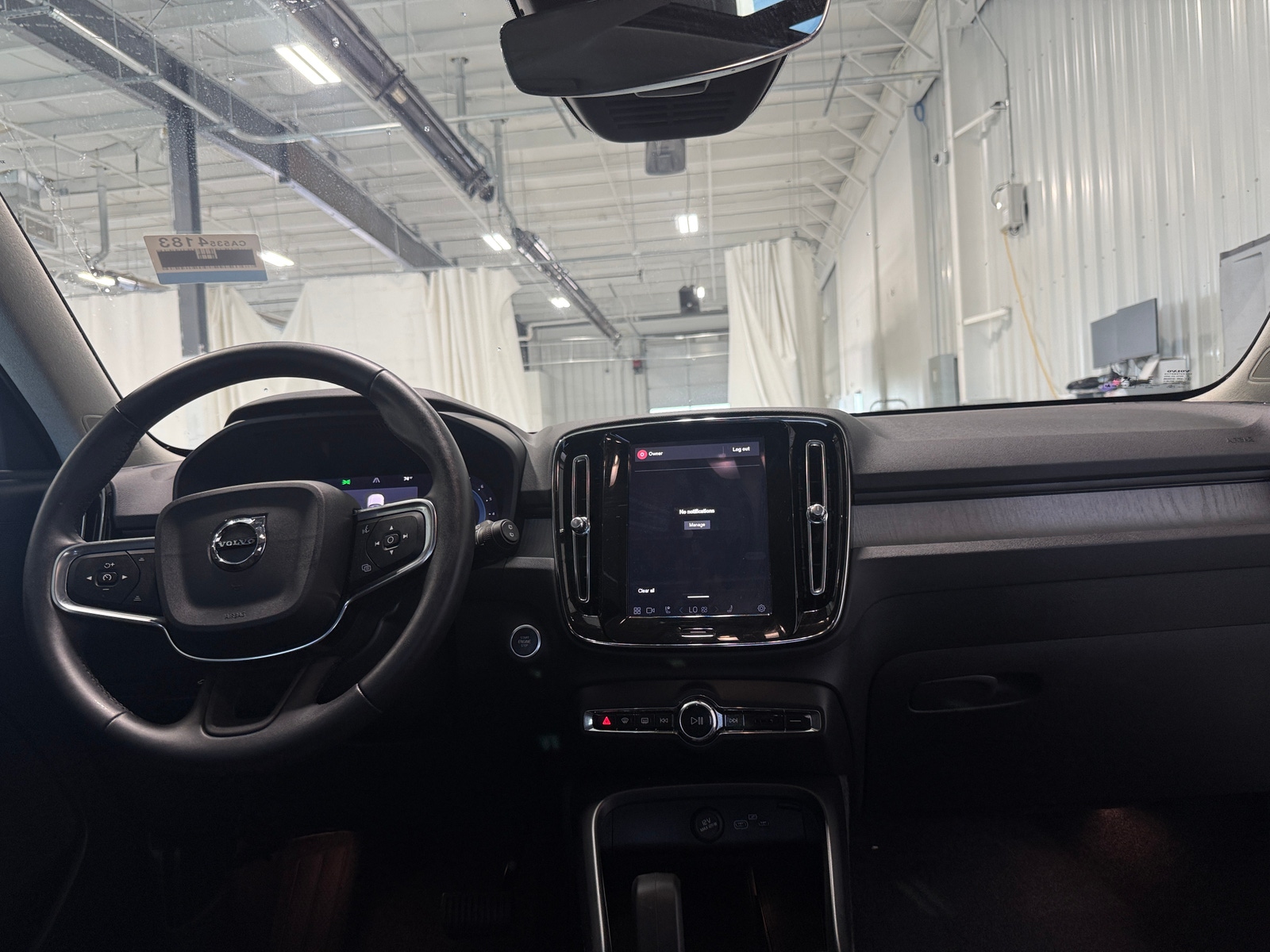 Thumbnail: 2025 Volvo XC40 - 3