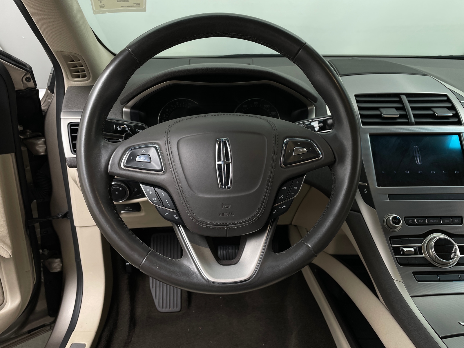 Thumbnail: 2020 Lincoln MKZ - 4