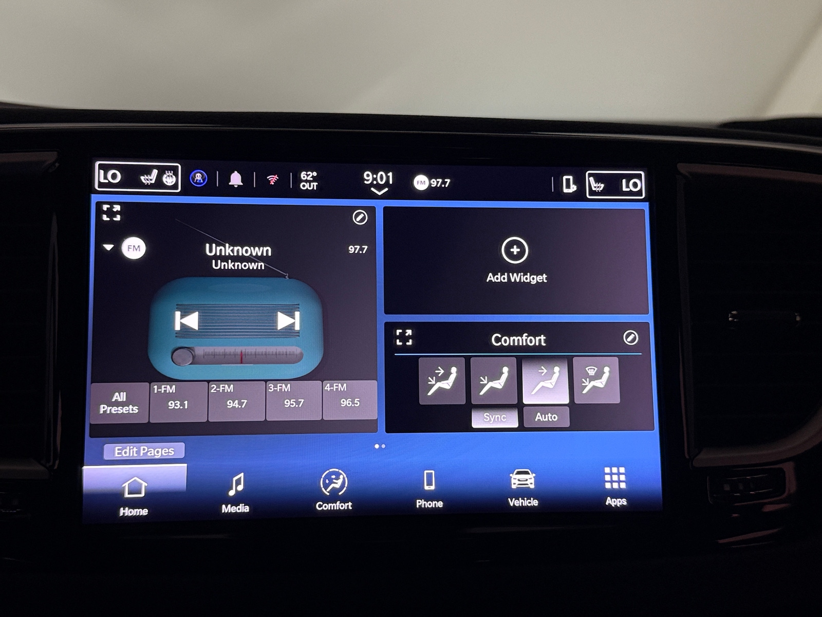 Thumbnail: 2025 Chrysler Pacifica - 3