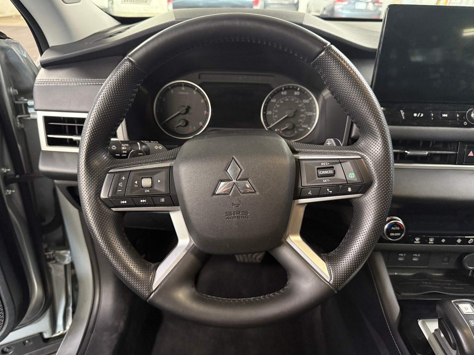 Thumbnail: 2025 Mitsubishi Outlander - 4
