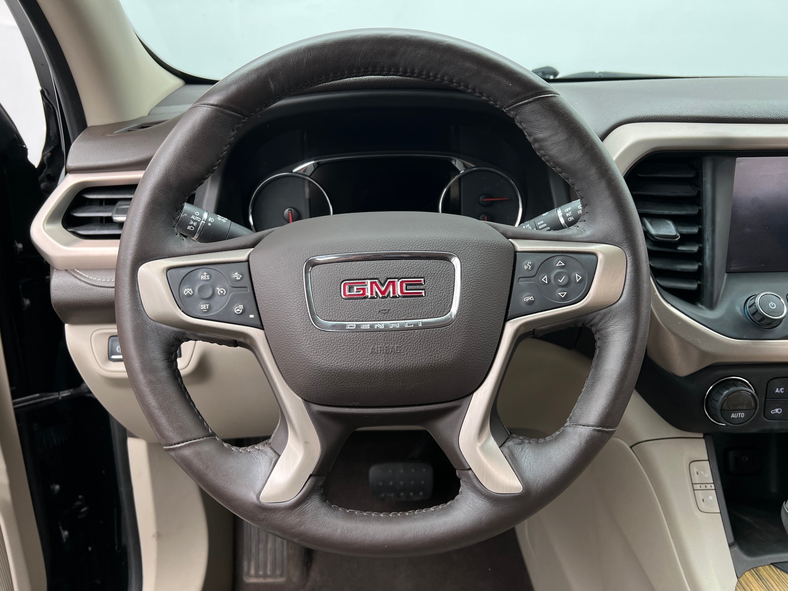 Thumbnail: 2017 GMC Acadia - 4