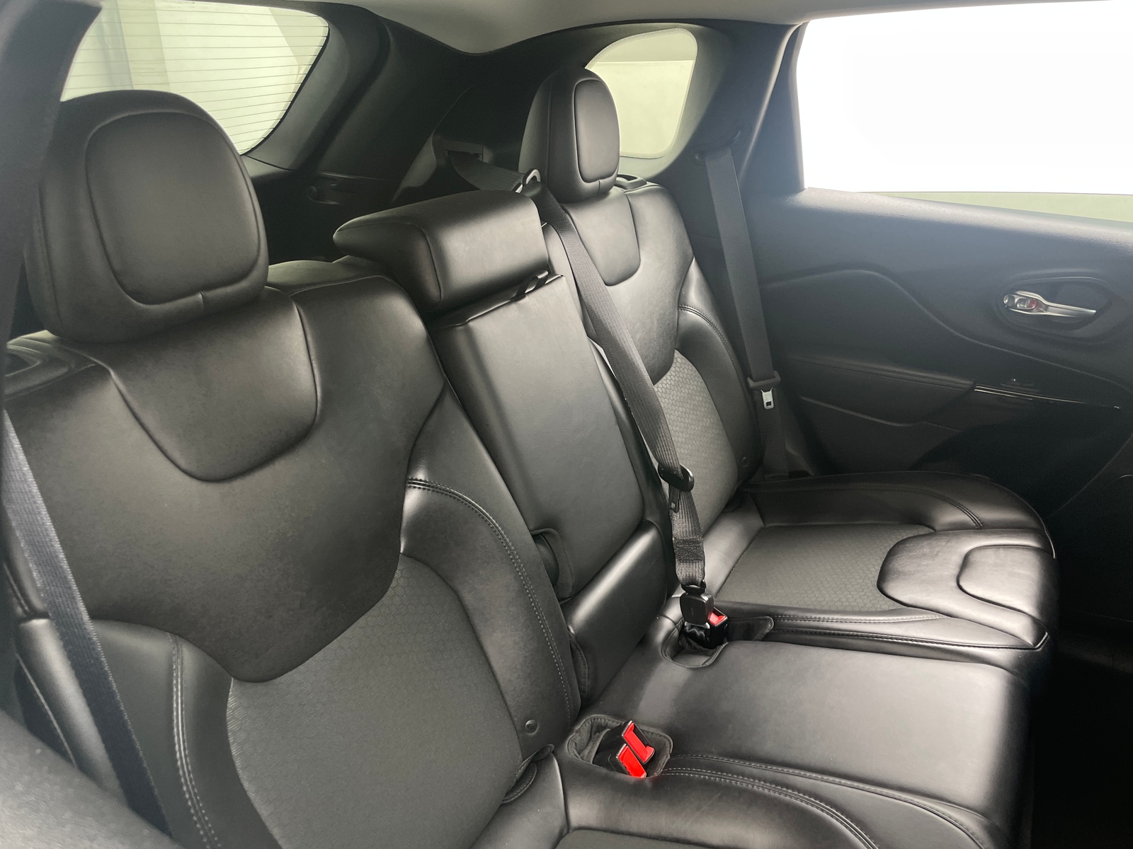 Thumbnail: 2019 Jeep Cherokee - 6