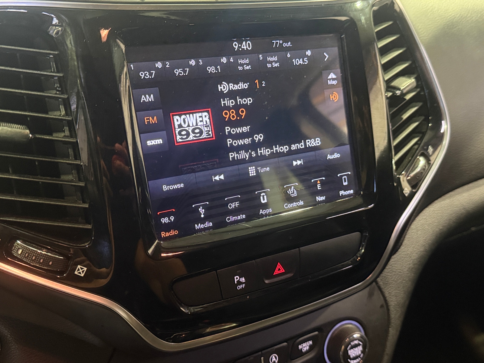 Thumbnail: 2019 Jeep Cherokee - 3