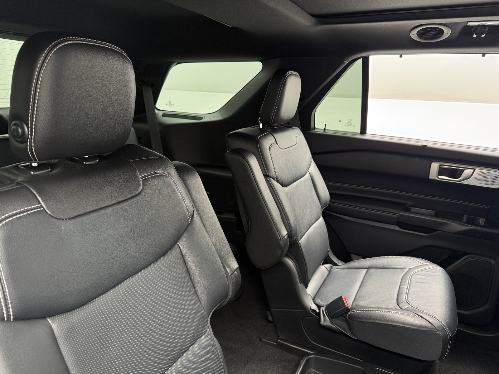 Thumbnail: 2020 Ford Explorer - 5