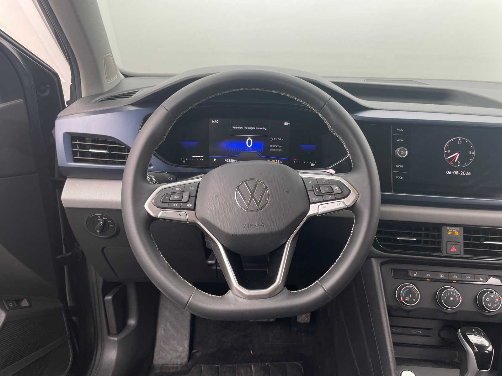 Thumbnail: 2022 Volkswagen Taos - 4