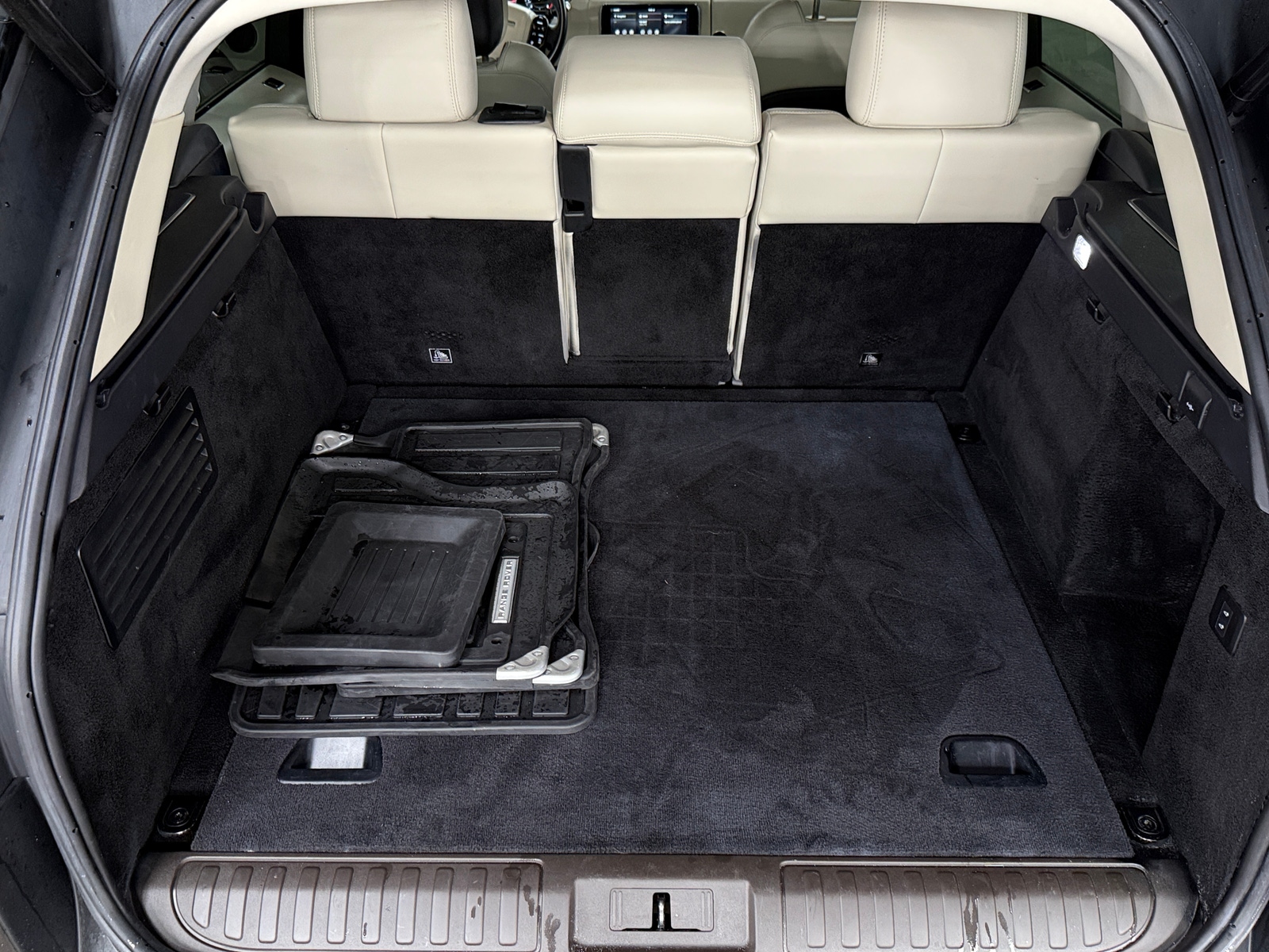 Thumbnail: 2022 Land Rover Range Rover Sport - 6