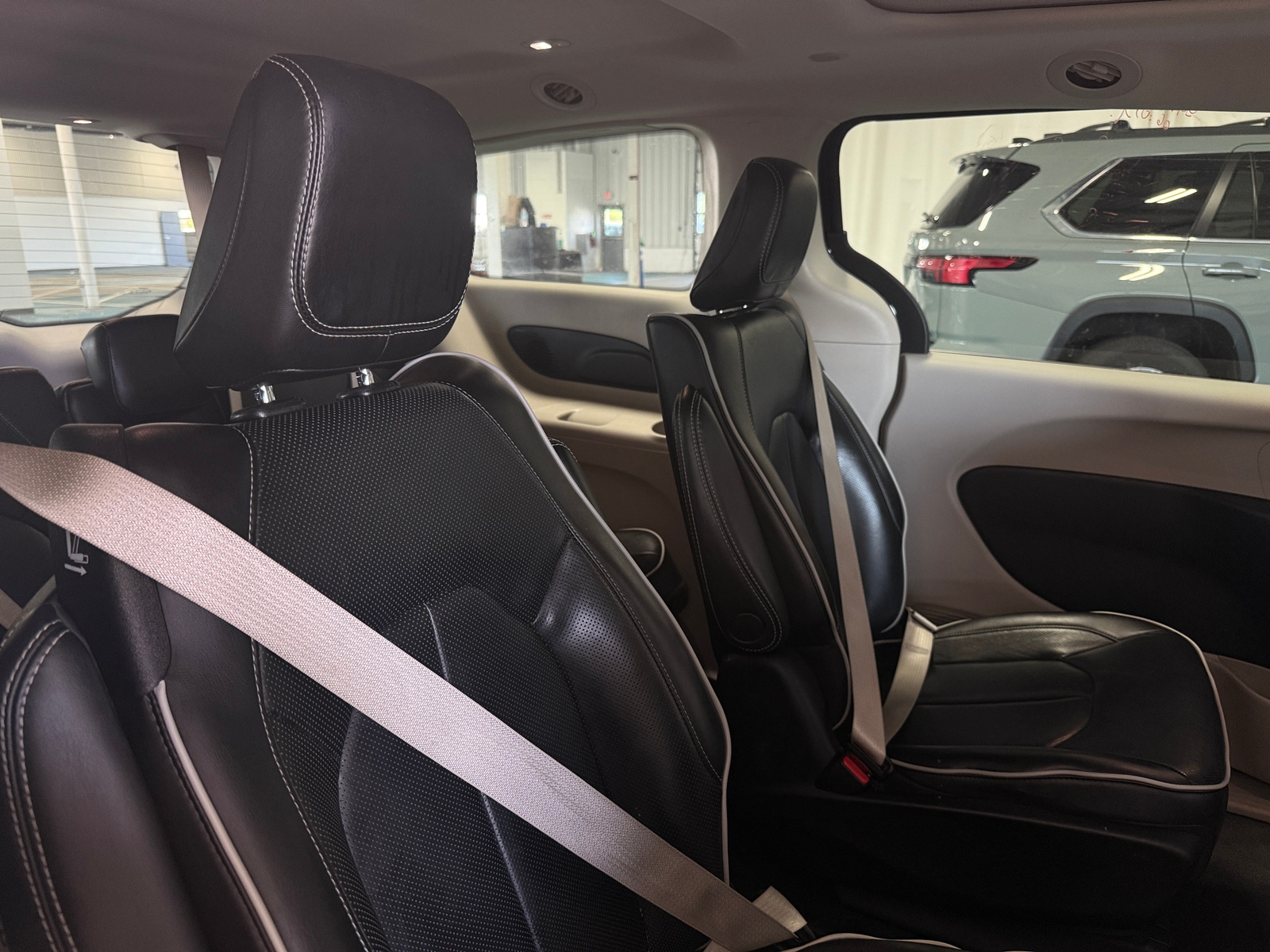 Thumbnail: 2023 Chrysler Pacifica - 5