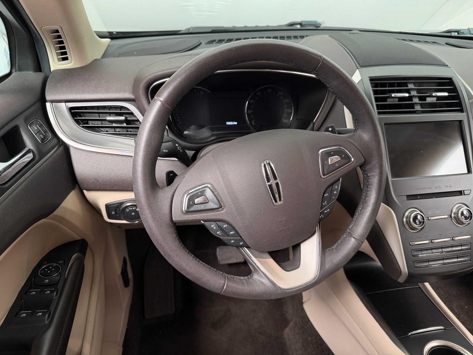 Thumbnail: 2017 Lincoln MKC - 4