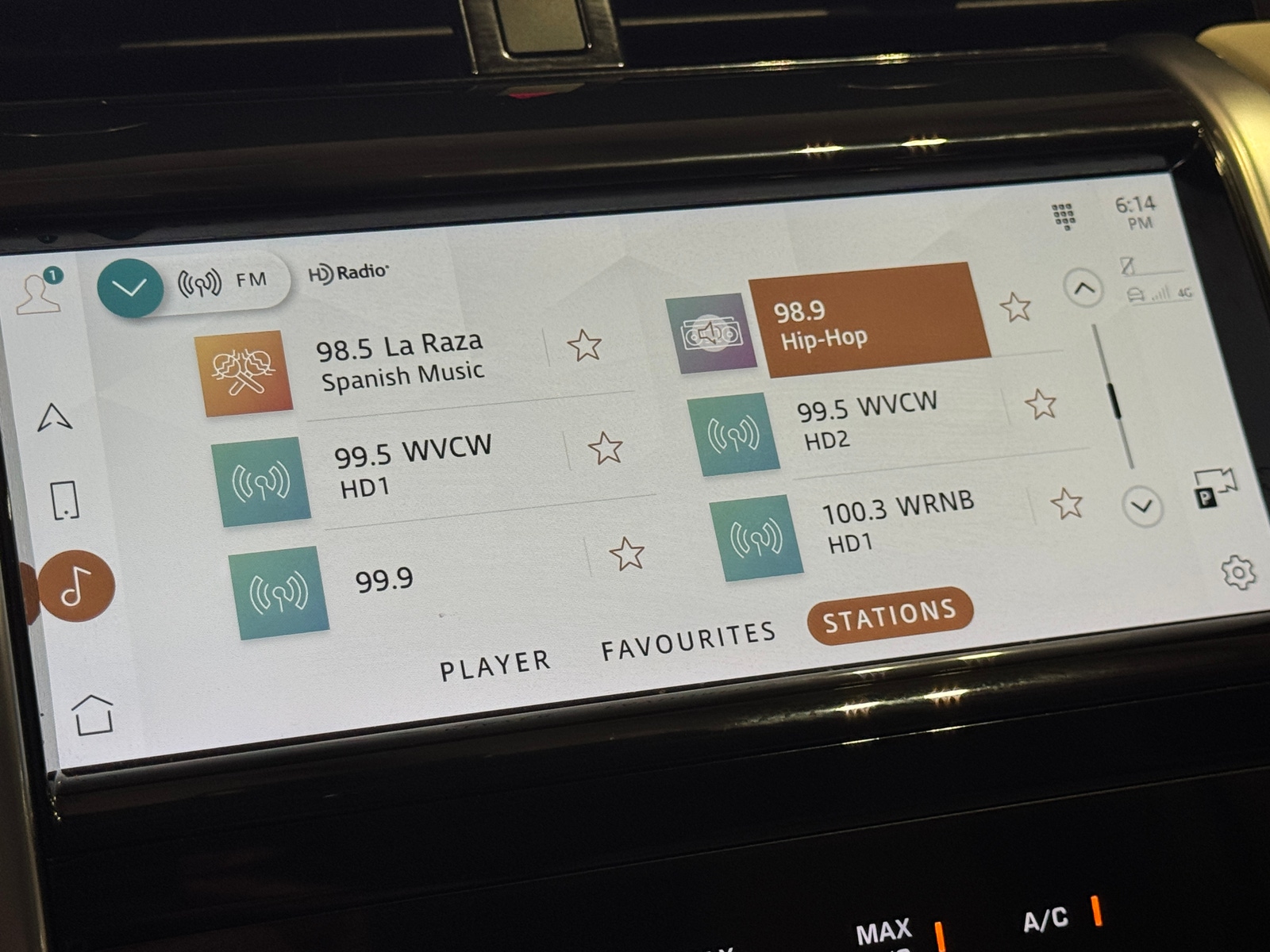 Thumbnail: 2021 Land Rover Discovery Sport - 3