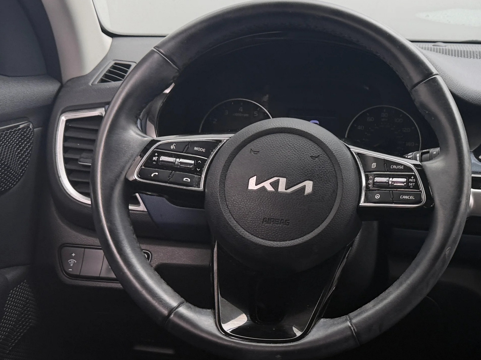 Thumbnail: 2023 Kia Seltos - 4