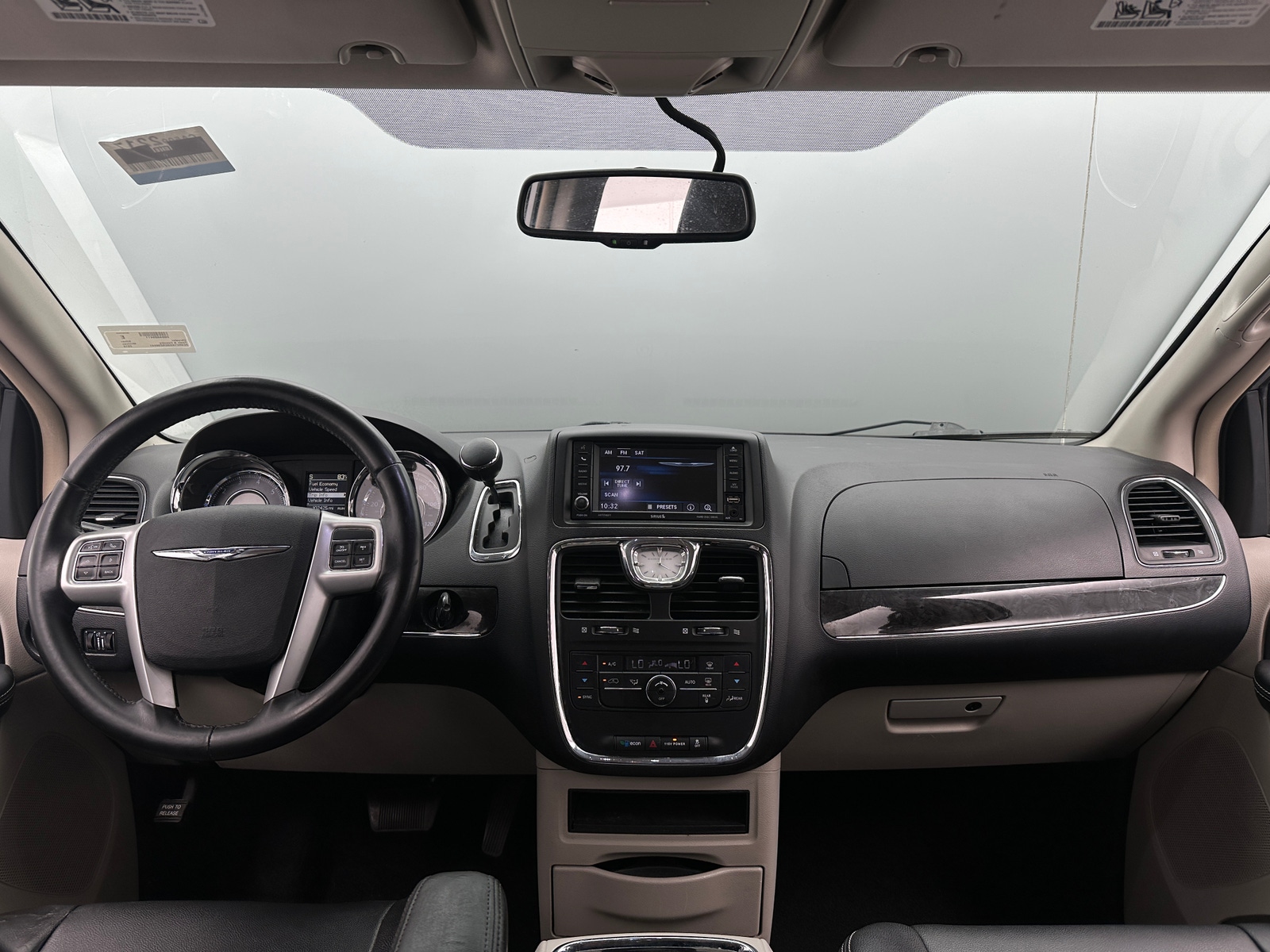 Thumbnail: 2016 Chrysler Town & Country - 2