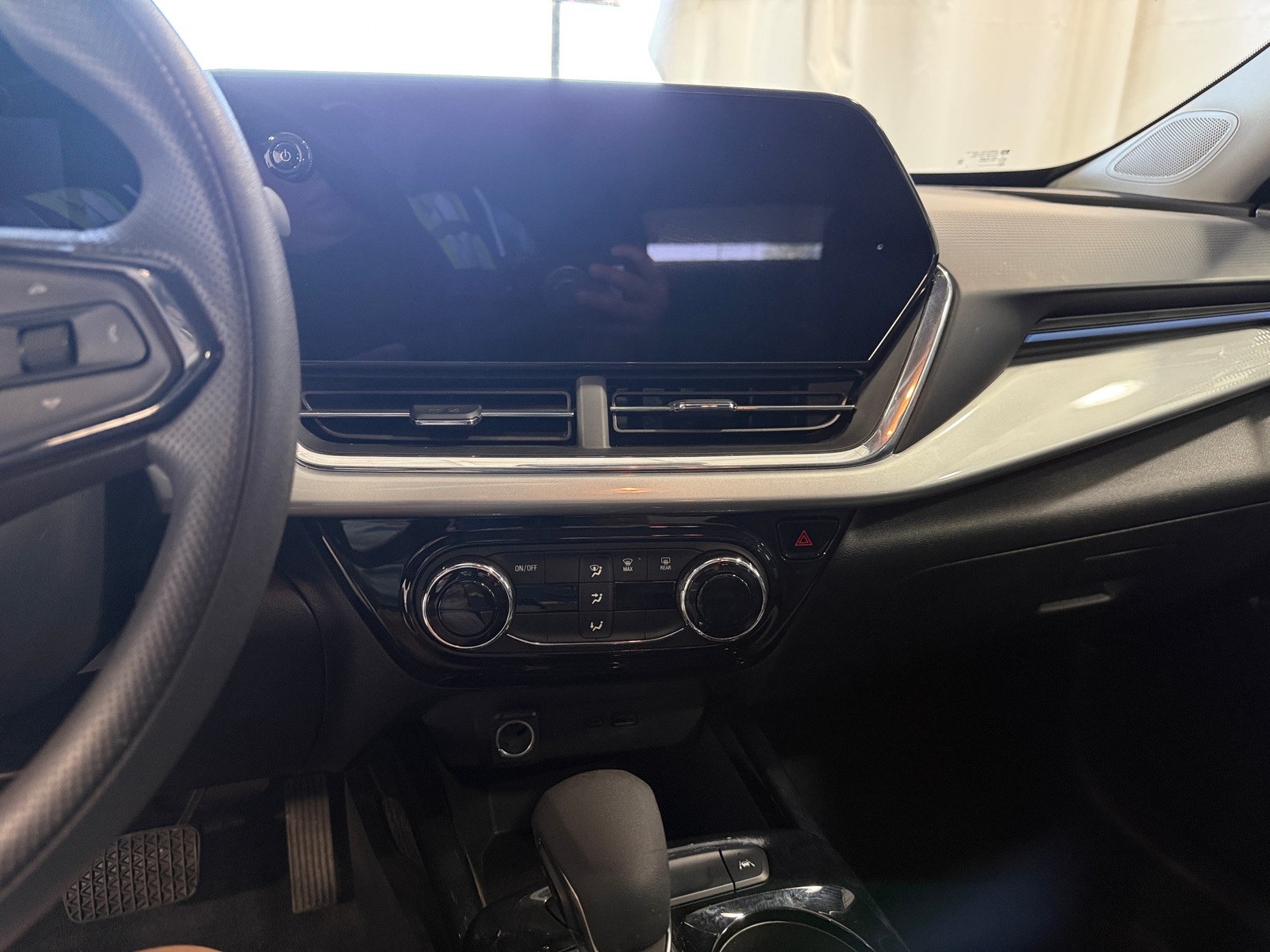 Thumbnail: 2025 Chevrolet Trax - 4
