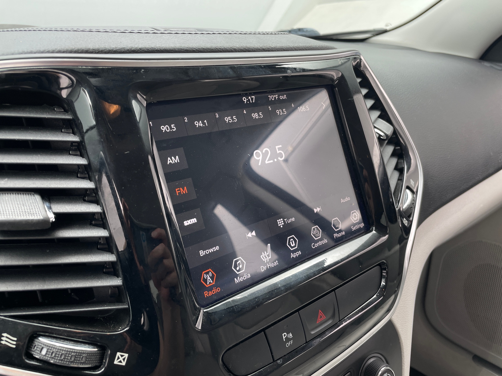 Thumbnail: 2020 Jeep Cherokee - 3
