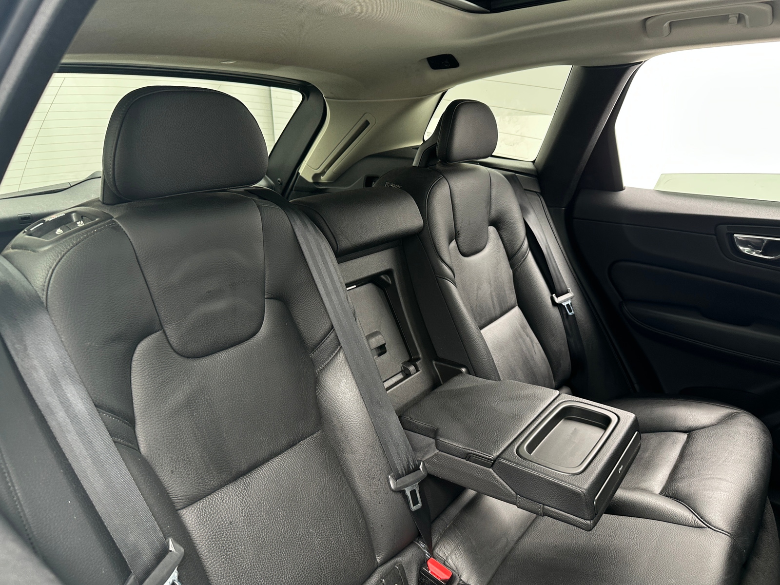 Thumbnail: 2018 Volvo XC60 - 5
