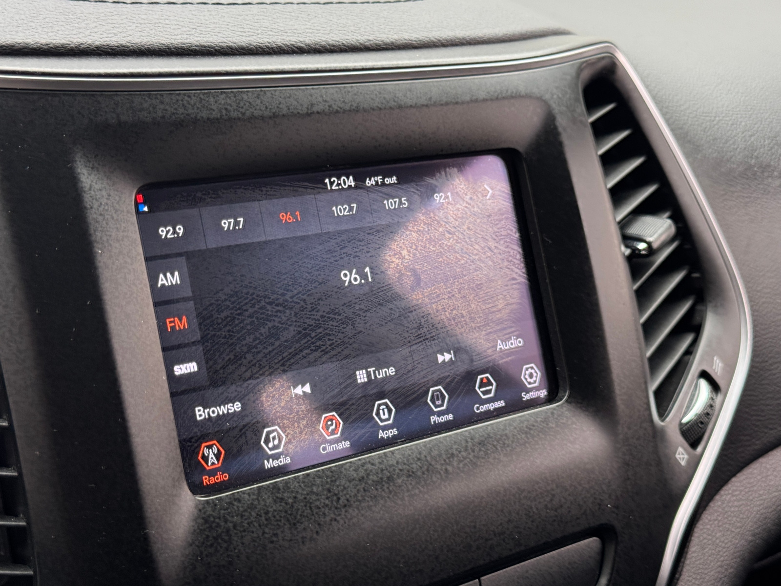 Thumbnail: 2019 Jeep Cherokee - 4