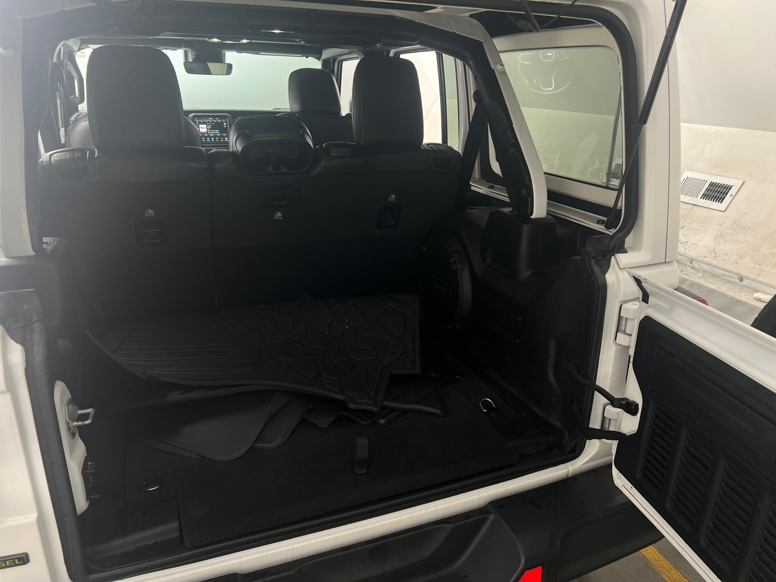 Thumbnail: 2021 Jeep Wrangler - 6
