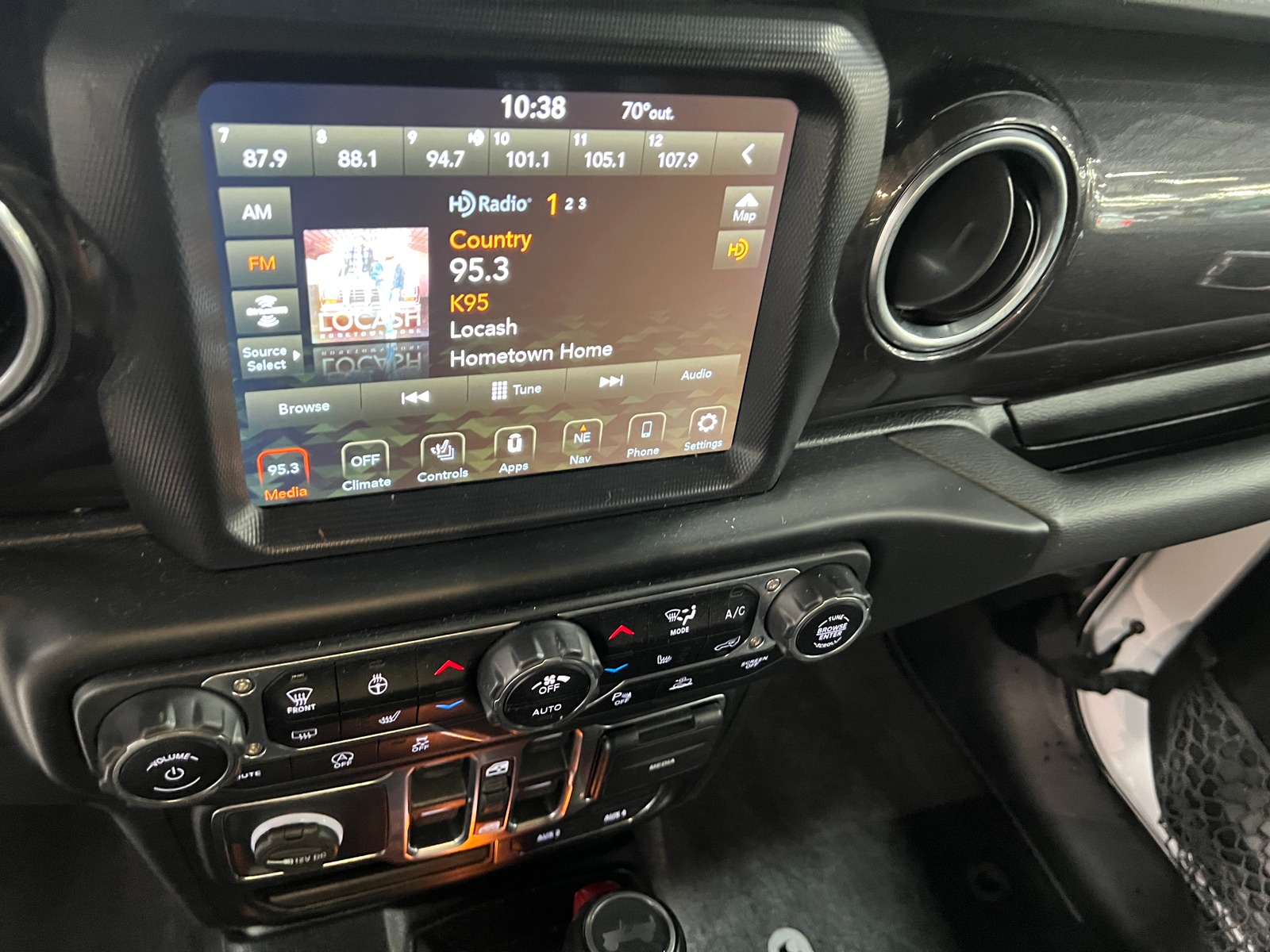 Thumbnail: 2021 Jeep Wrangler - 3