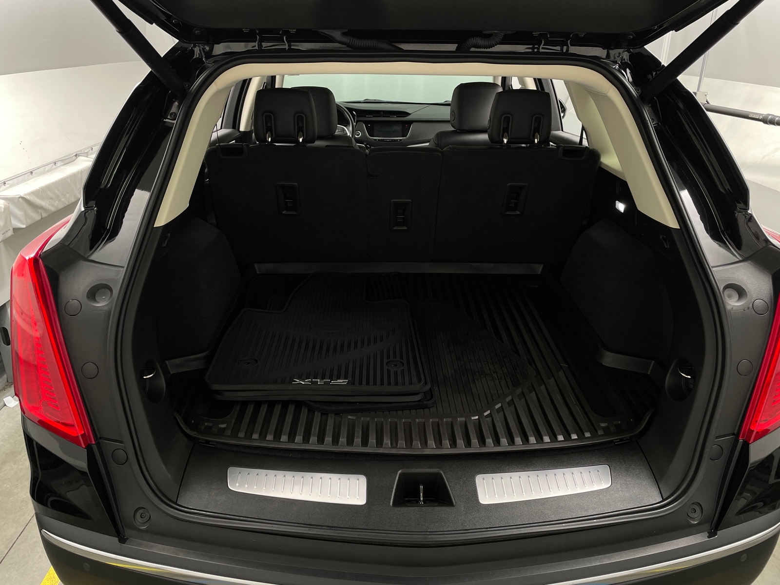Thumbnail: 2019 Cadillac XT5 - 6