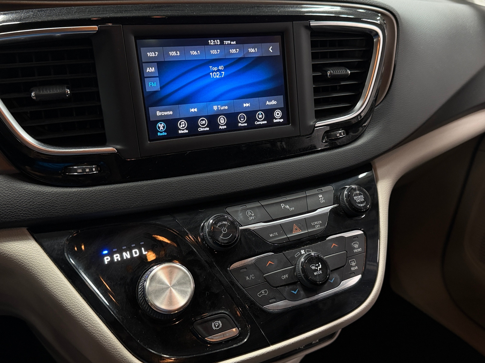 Thumbnail: 2020 Chrysler Voyager - 4