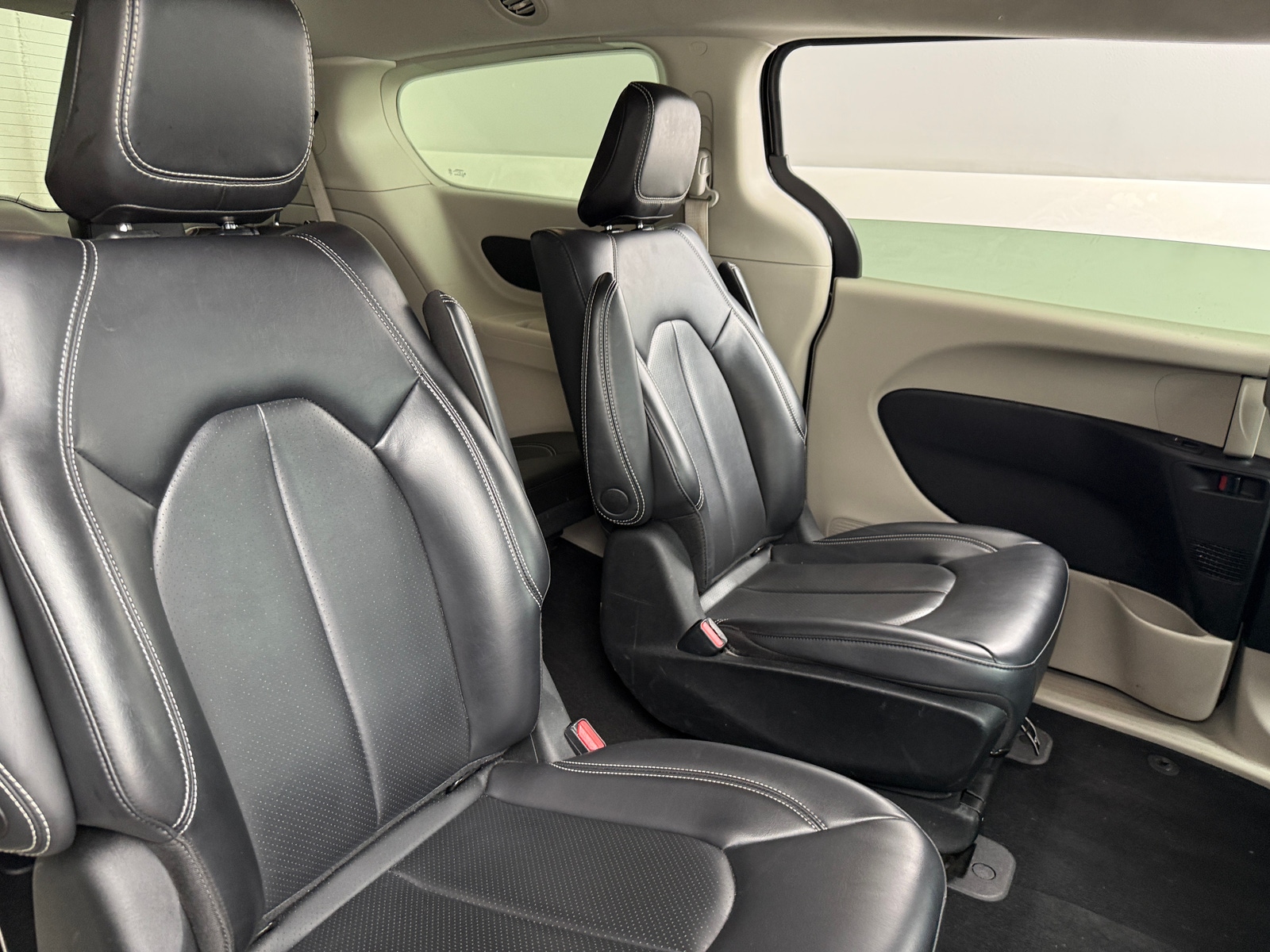 Thumbnail: 2023 Chrysler Pacifica - 6