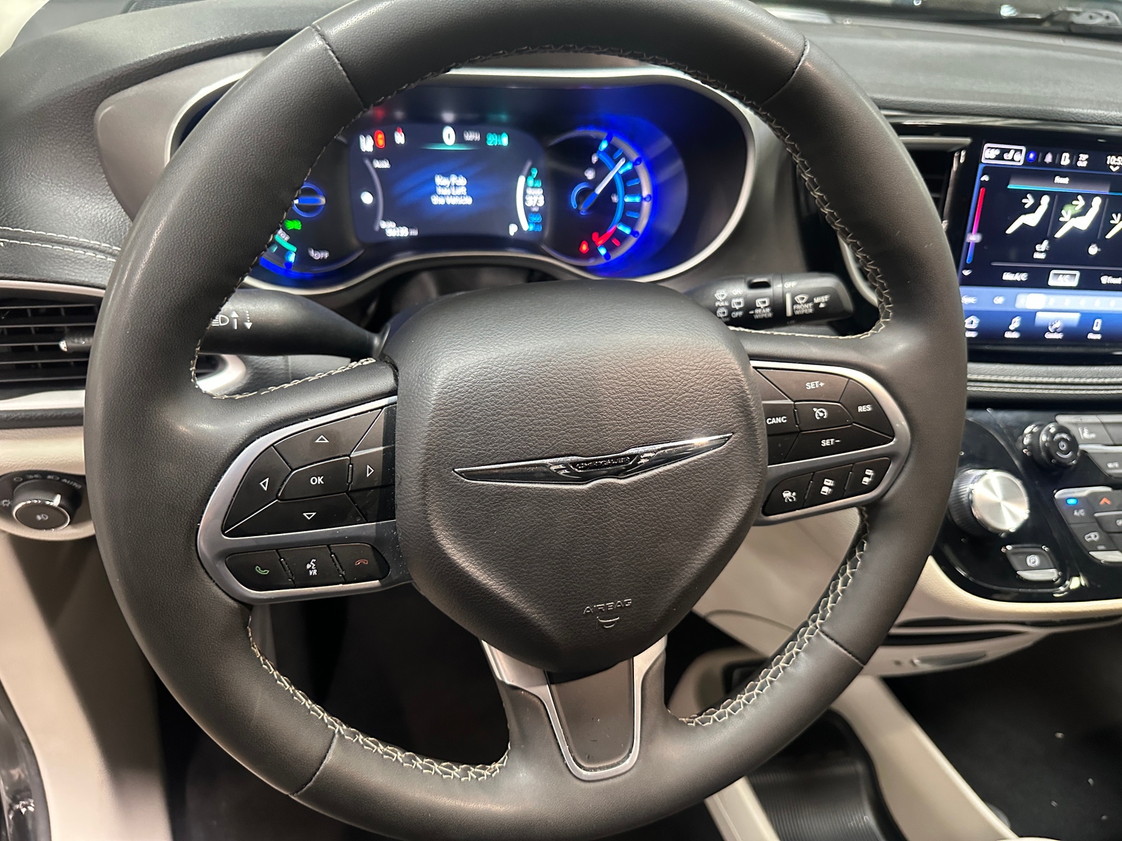 Thumbnail: 2023 Chrysler Pacifica - 5