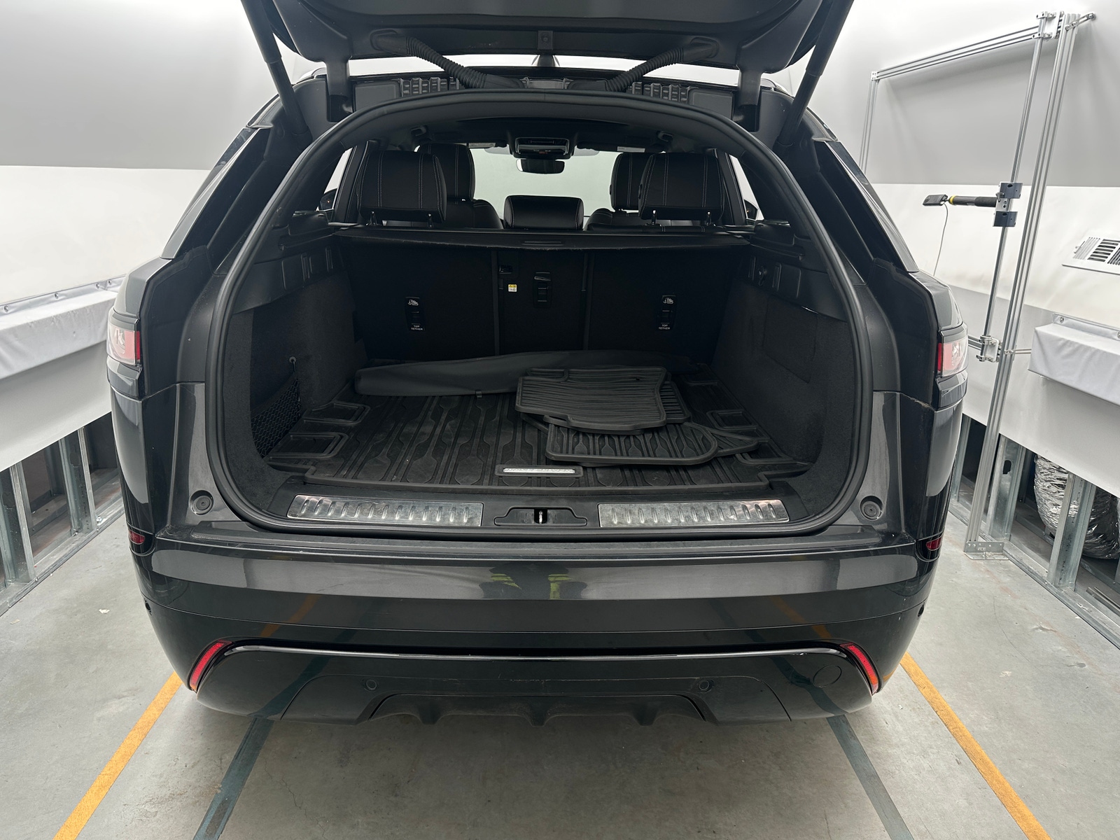 Thumbnail: 2021 Land Rover Range Rover Velar - 6