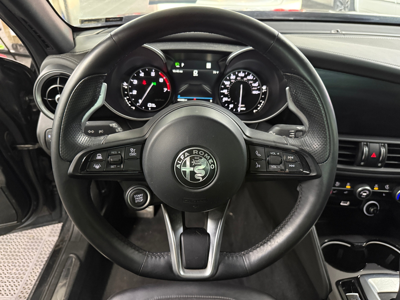 Thumbnail: 2021 Alfa Romeo Giulia - 4