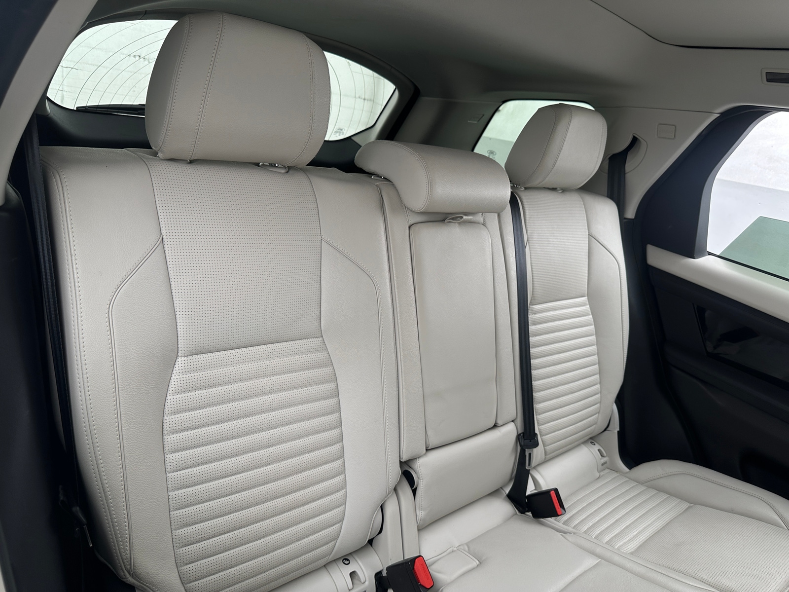 Thumbnail: 2020 Land Rover Discovery Sport - 5