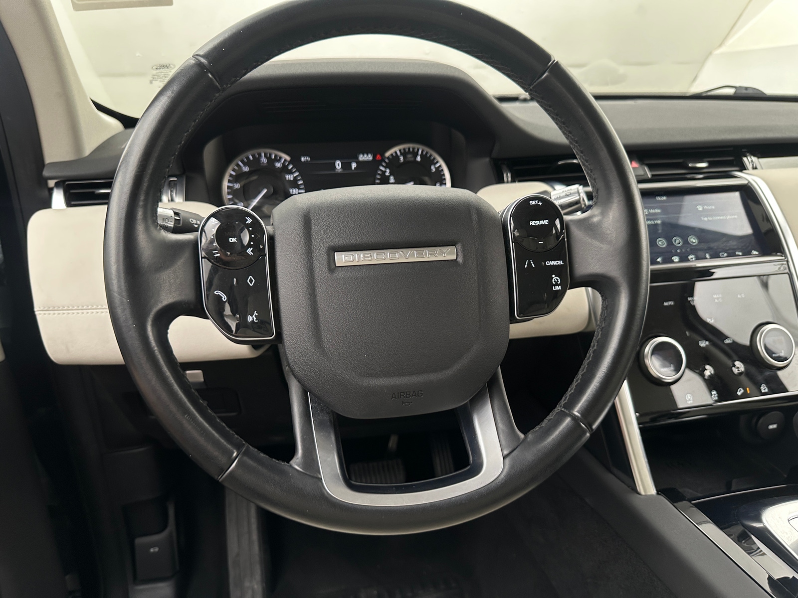 Thumbnail: 2020 Land Rover Discovery Sport - 4