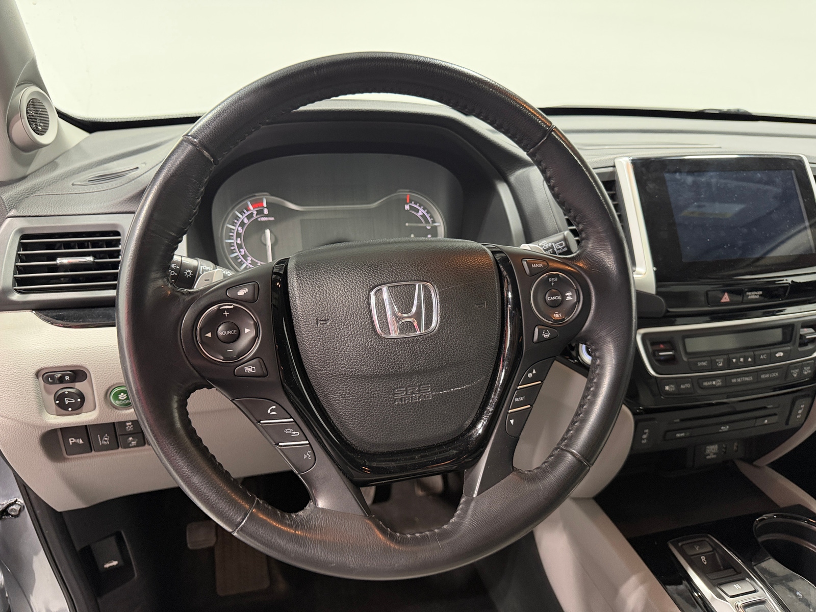 Thumbnail: 2017 Honda Pilot - 4