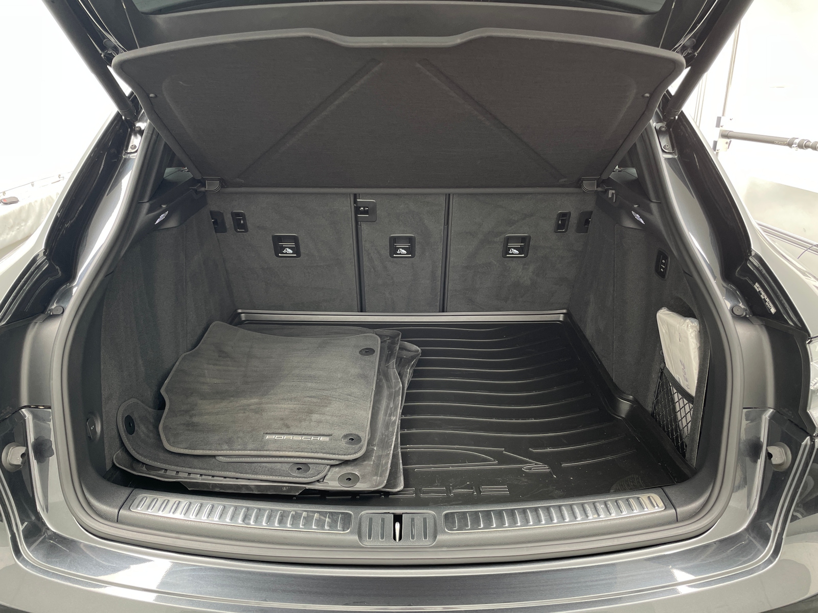 Thumbnail: 2024 Porsche Macan - 6