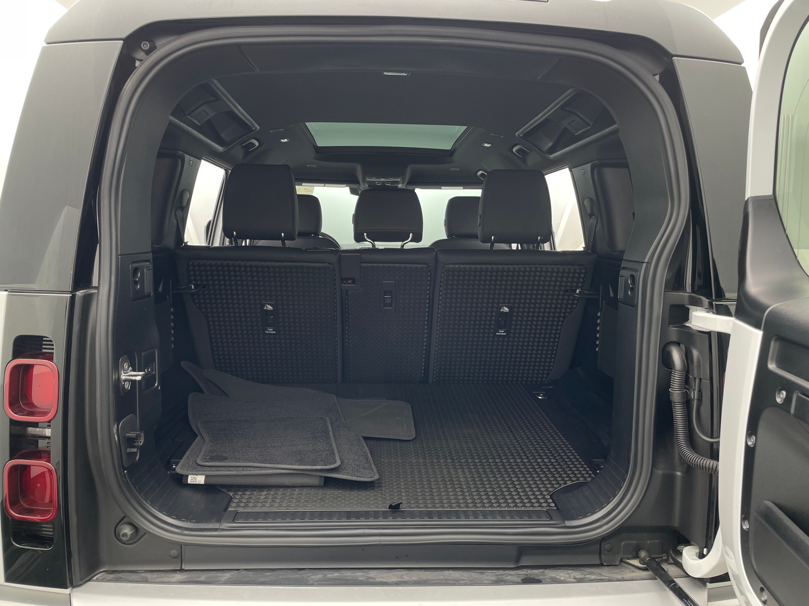 Thumbnail: 2025 Land Rover Defender - 6