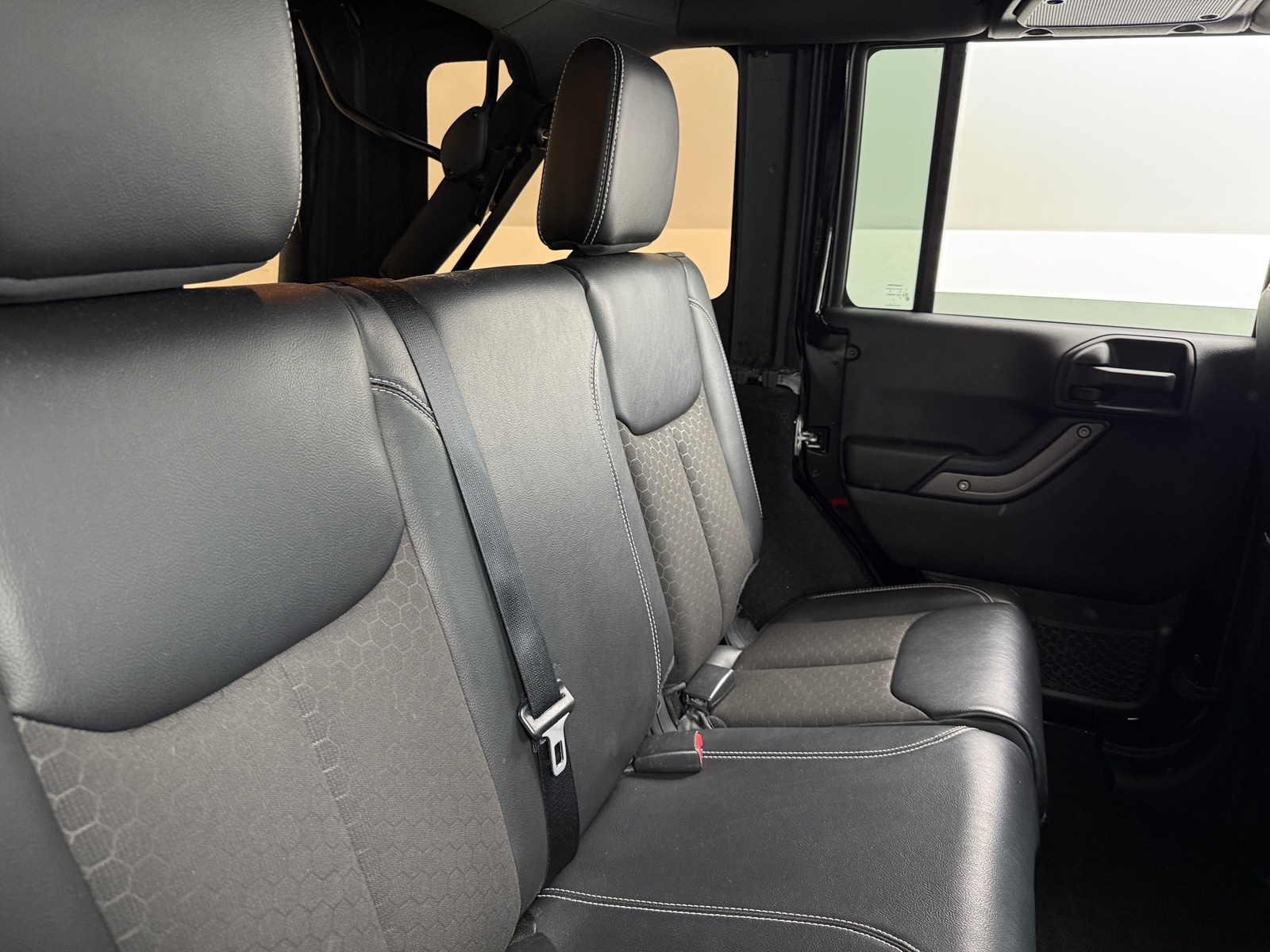 Thumbnail: 2016 Jeep Wrangler - 6